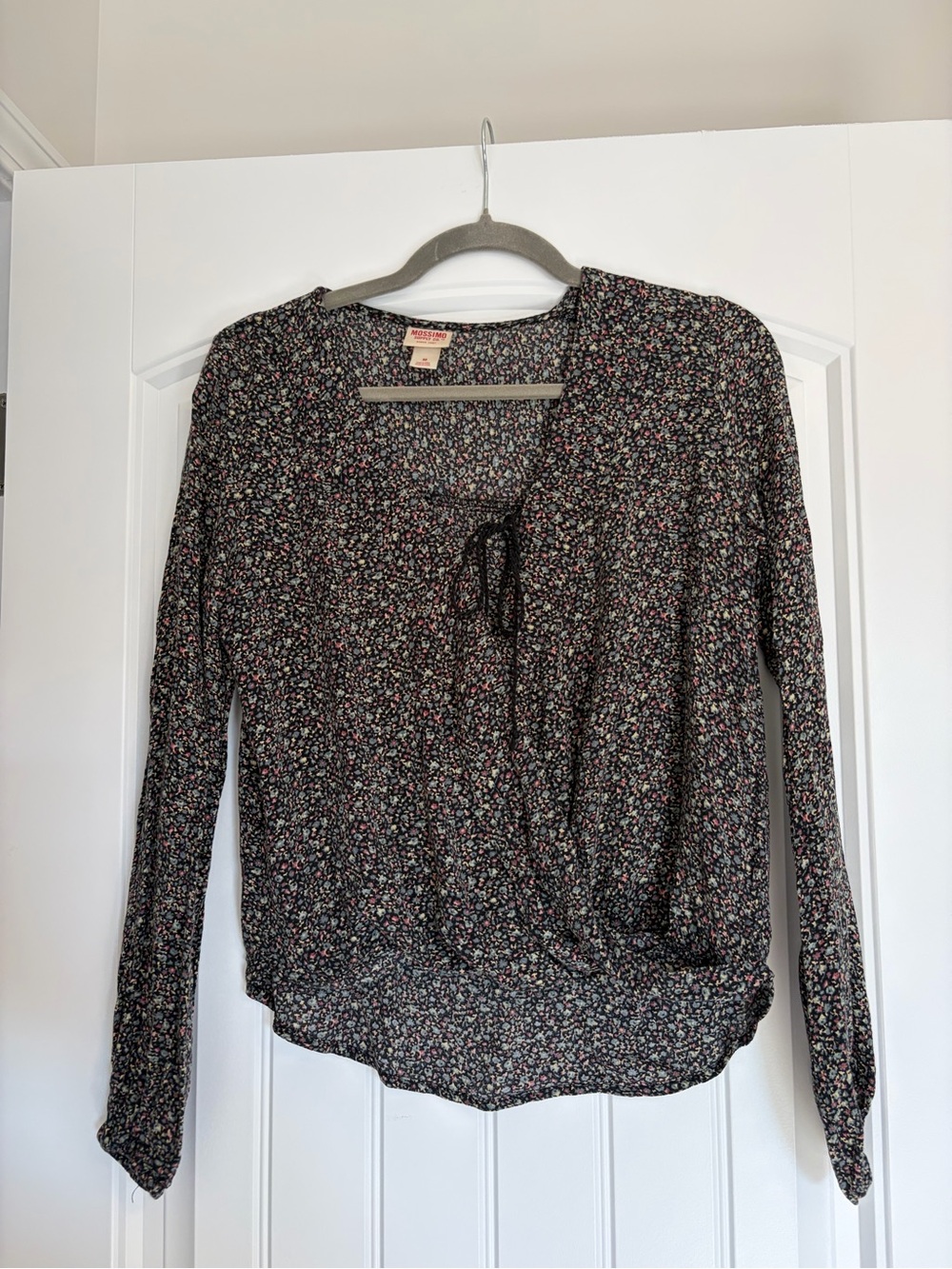 Mossimo Supply Co. Floral Long Sleeve Blouse in Black & Pink Size Medium